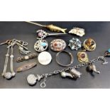 INTERESTING SELECTION OF VINTAGE JEWELLERY including a micro mosaic brooch, an articulated fish