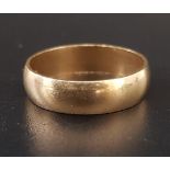 NINE CARAT GOLD WEDDING BAND ring size S-T and approximately 3.7 grams