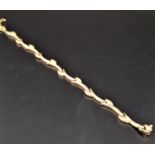 FOURTEEN CARAT GOLD BRACELET formed with attractive curved and shaped links, 20cm long and