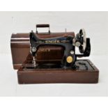 VINTAGE SINGER SEWING MACHINE with manual operation, model Y8913477, in a mahogany case