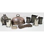 SELECTION OF METALWARE including pewter tankards, pewter jug, two vintage horse shoes, gilt metal