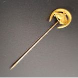 UNMARKED GOLD STICK PIN the finial with horse head and horseshoe decoration