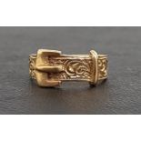ATTRACTIVE NINE CARAT GOLD BUCKLE DESIGN RING with scroll decoration, ring size N and