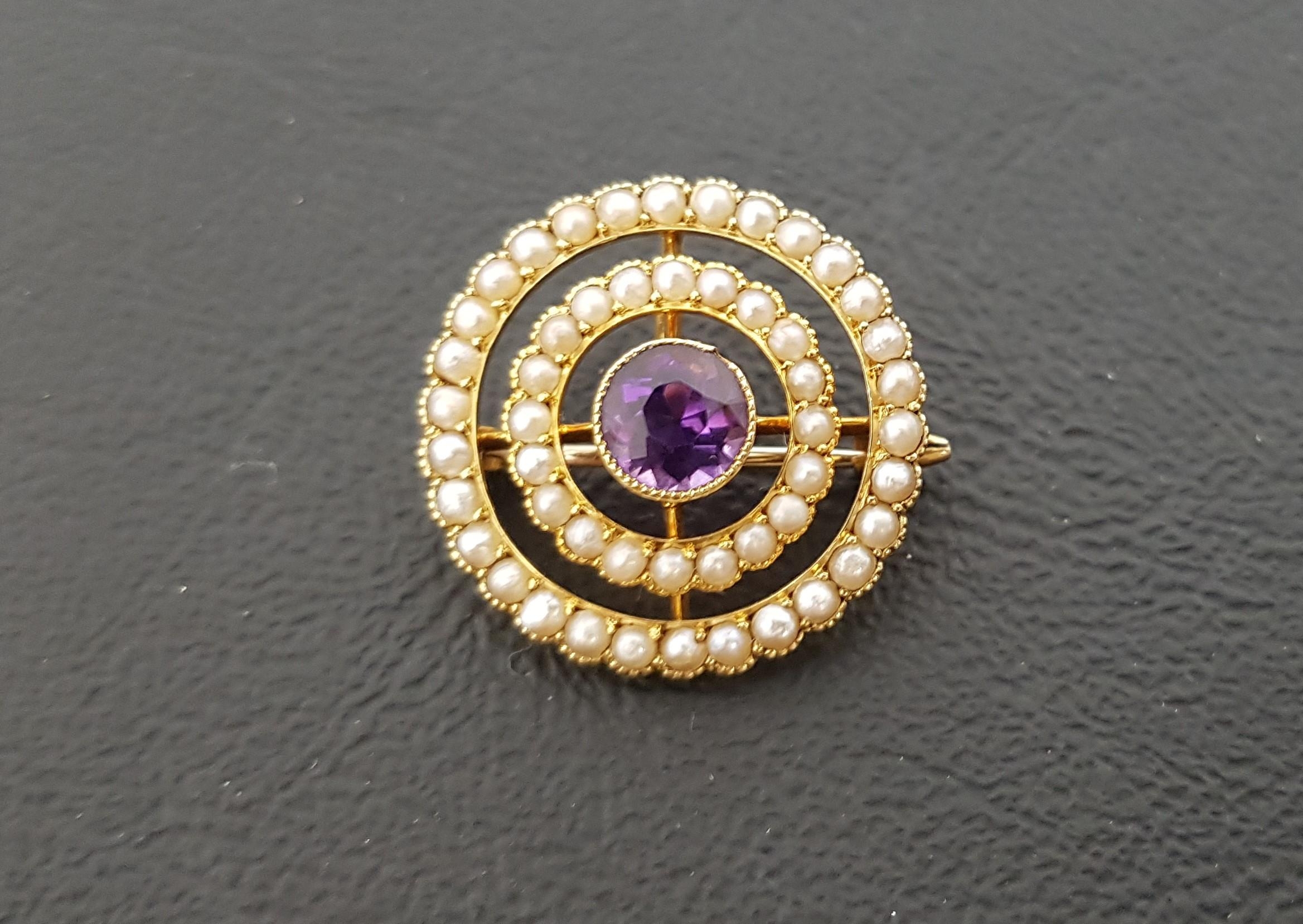 EDWARDIAN MURRLE BENNETT & CO. AMETHYST AND SEED PEARL BROOCH/ PENDANT in fifteen carat gold, the