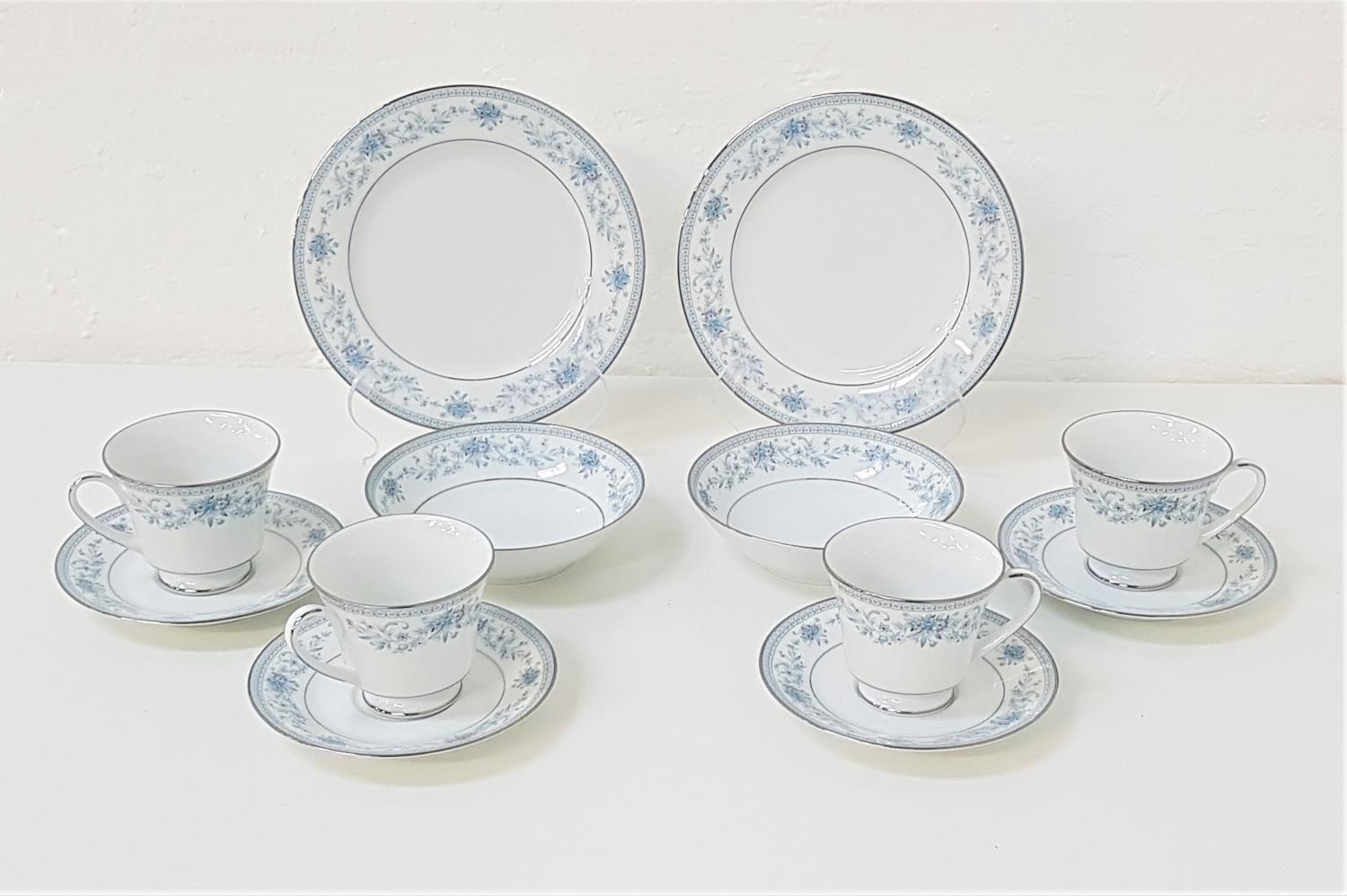 NORITAKE DINNER SERVICE decorated in the Blue Hill pattern, comprising dinner plates, entree plates,