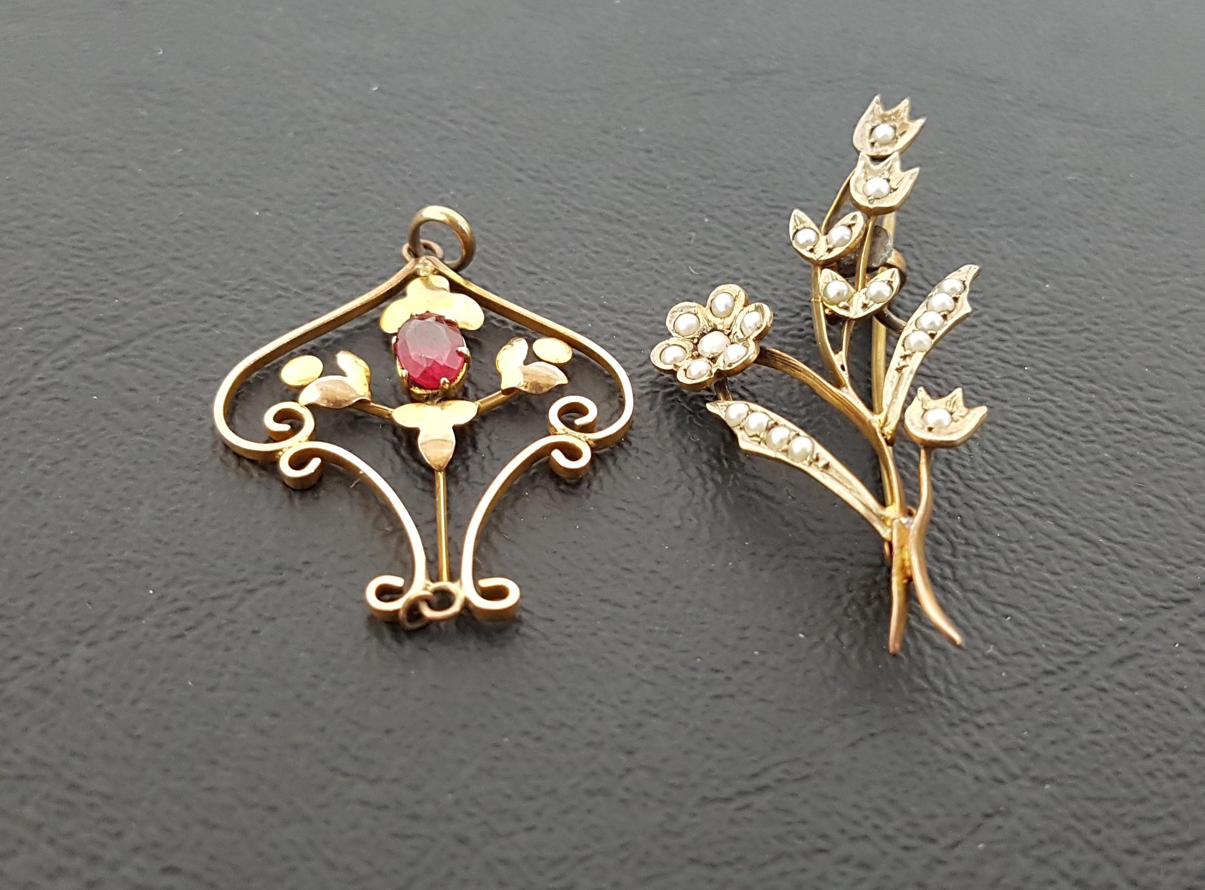 EDWARDIAN SEED PEARL SET FLORAL SPRAY BROOCH in nine carat gold, 4.2cm long; together with a red gem