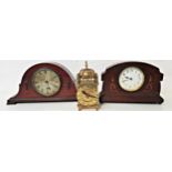 MAHOGANY CASED MANTLE CLOCK in an arched case with a silvered dial with Roman numerals and a 30 hour