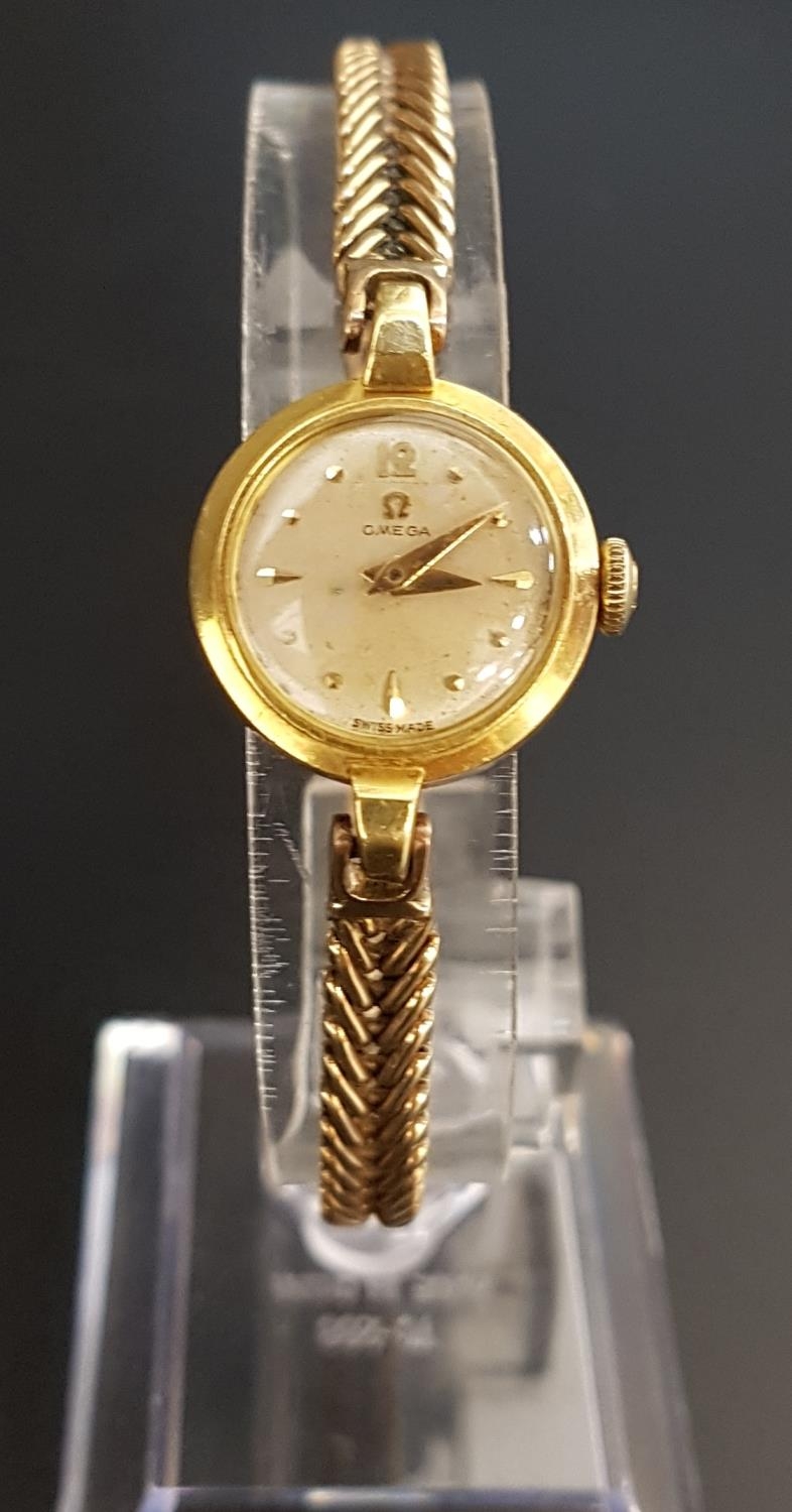 LADIES EIGHTEEN CARAT GOLD CASED OMEGA WRISTWATCH the dial with five minute markers, the seventeen