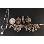 SELECTION OF SILVER AND OTHER JEWELLERY including an Edward VII green and white faceted glass