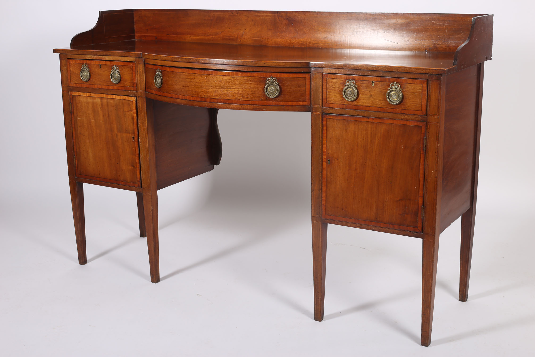 A 19TH CENTURY SHERATON DESIGN MAHOGANY SIDEBOARD - Image 2 of 2