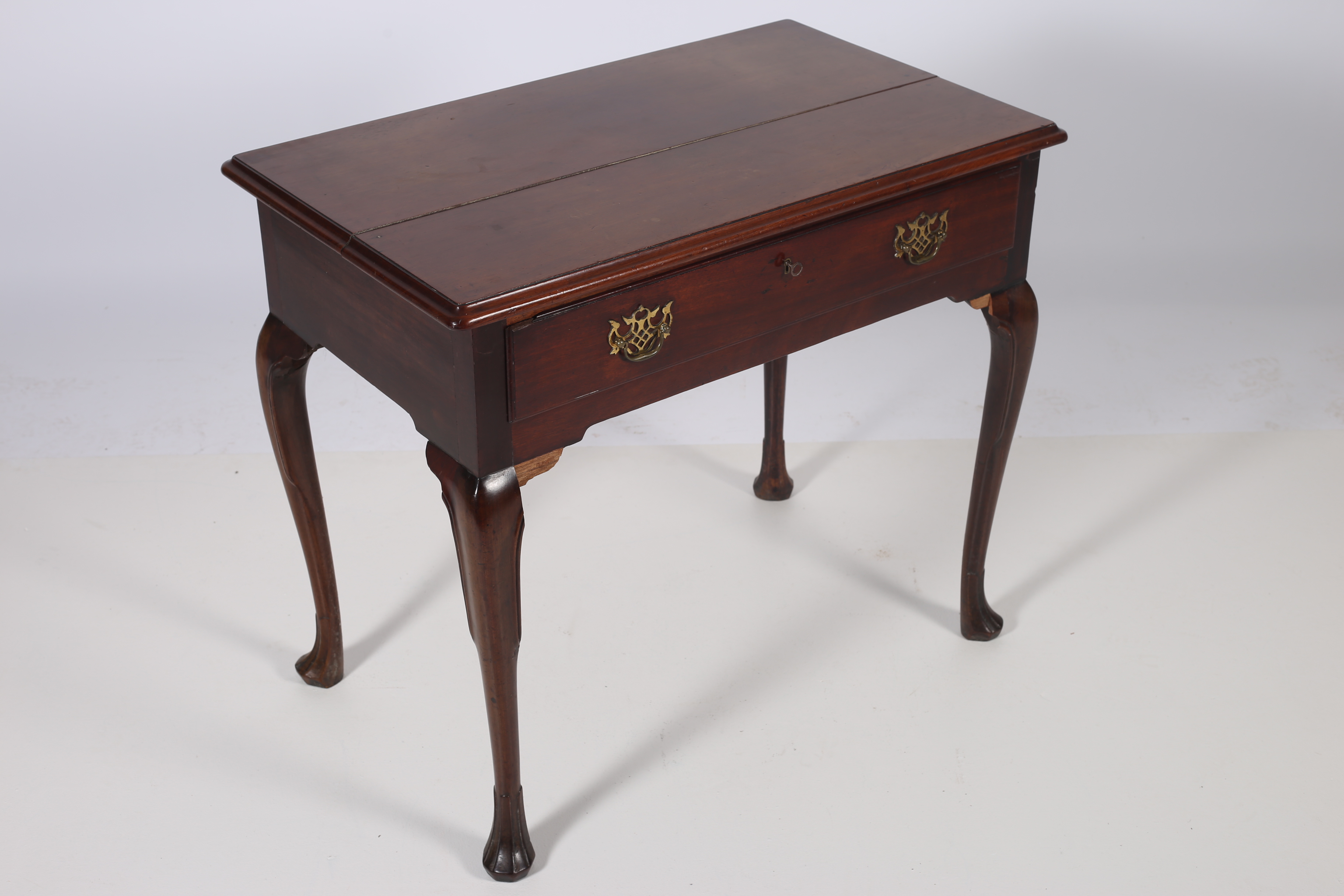 AN IRISH GEORGIAN MAHOGANY TABLE of rectangular outline with frieze drawer on cabriole legs with pad - Image 2 of 3