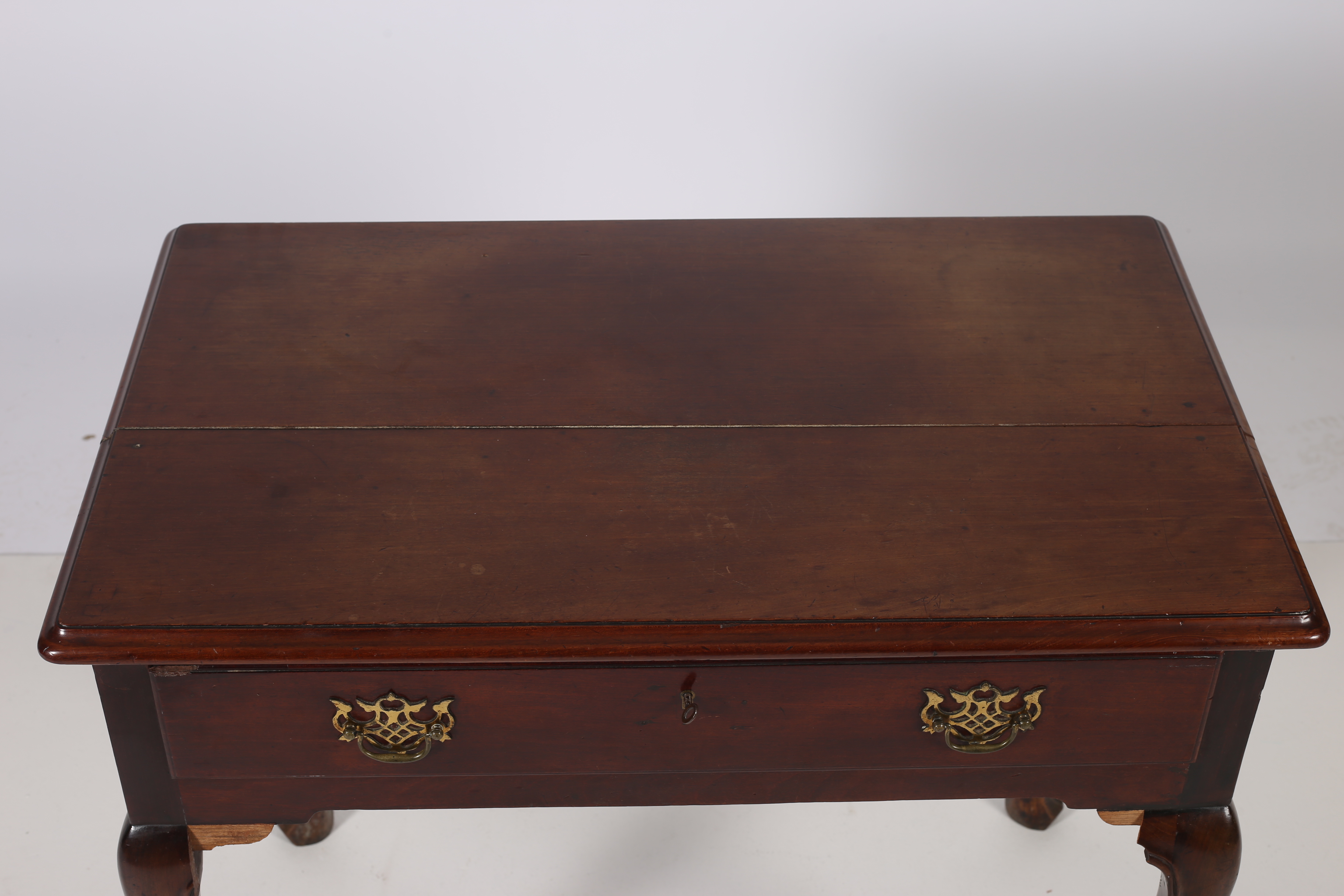 AN IRISH GEORGIAN MAHOGANY TABLE of rectangular outline with frieze drawer on cabriole legs with pad - Image 3 of 3