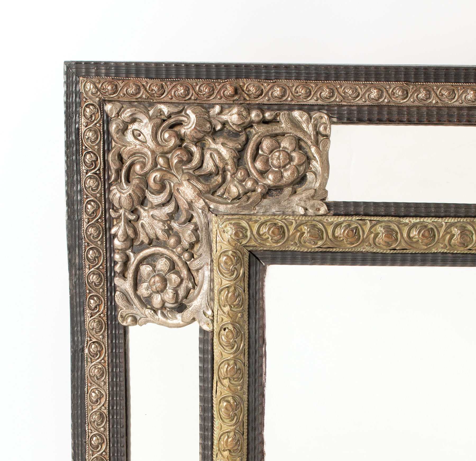 Louis XIV-Style Ebonized and Repousse Brass Cushion Mirror , 19th c., ribbon molded trim, beveled - Image 2 of 3