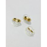 Three 18ct yellow gold wedding rings. The heaviest of the three weighing 10.1 grams, 5mm wide,