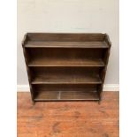 An Edwardian 4 shelf floor standing open book case in dark solid oak 91cm wide, 19cm deep, 94cm high