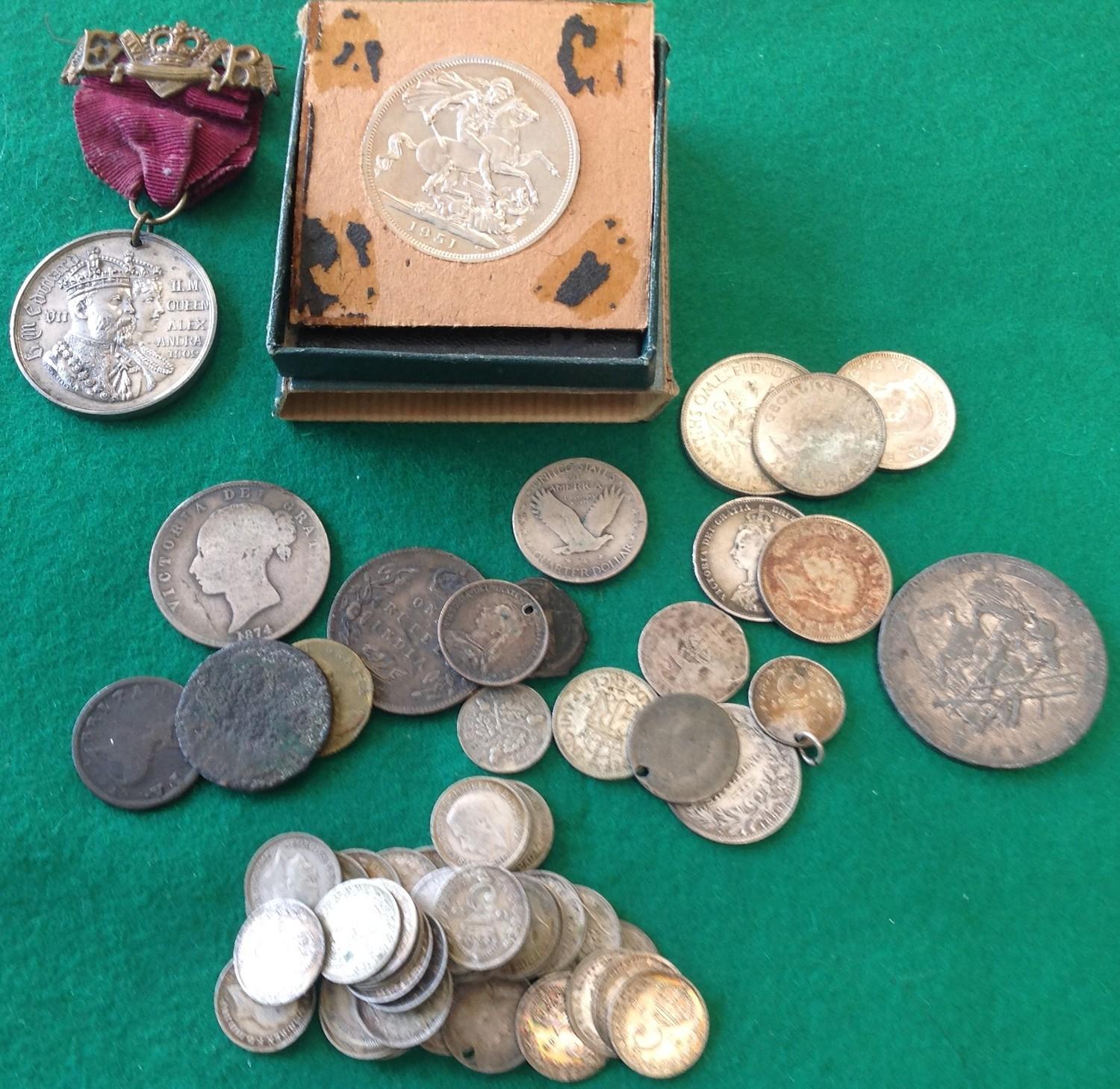 A box of mixed coins with a few interesting pieces and a 1997 British coins market value book. The - Bild 3 aus 6