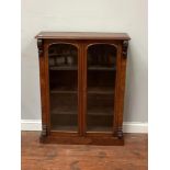 A Victorian mahogany 2 door display cabinet on single plinth measuring 85cm wide, 30cm deep, 110cm