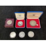 Various commemorative medals including ERII 1977 Silver Jubilee, HM on Throne, 57mm, EF with lustre,