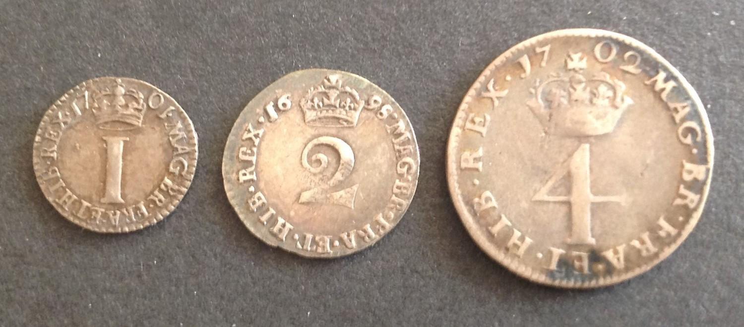 Three William 111 silver Maundy coins ' a 1701 1d in good very fine; a 1698 2d in about vf with some - Bild 2 aus 2