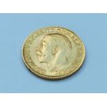 A 22ct gold George V full gold sovereign, dated 1913, George & Dragon rv, weight 8.0 grams.