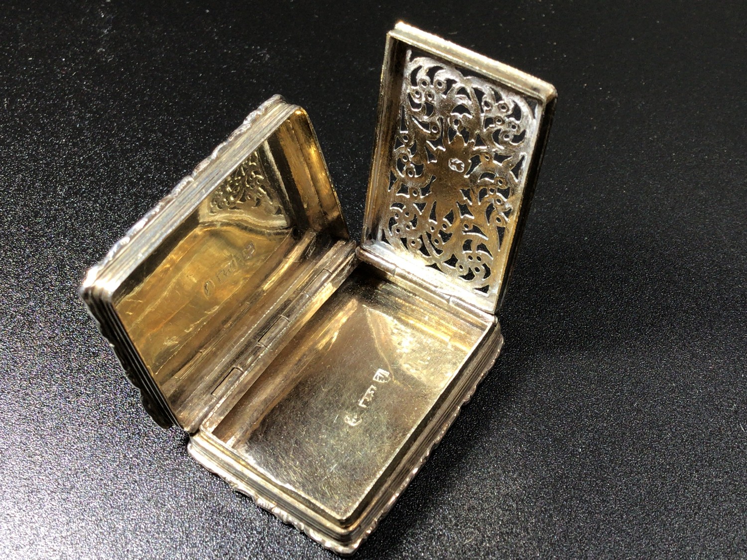 A William IV silver rectangular vinaigrette with raised borders, engine turned engraving to cover - Image 4 of 4