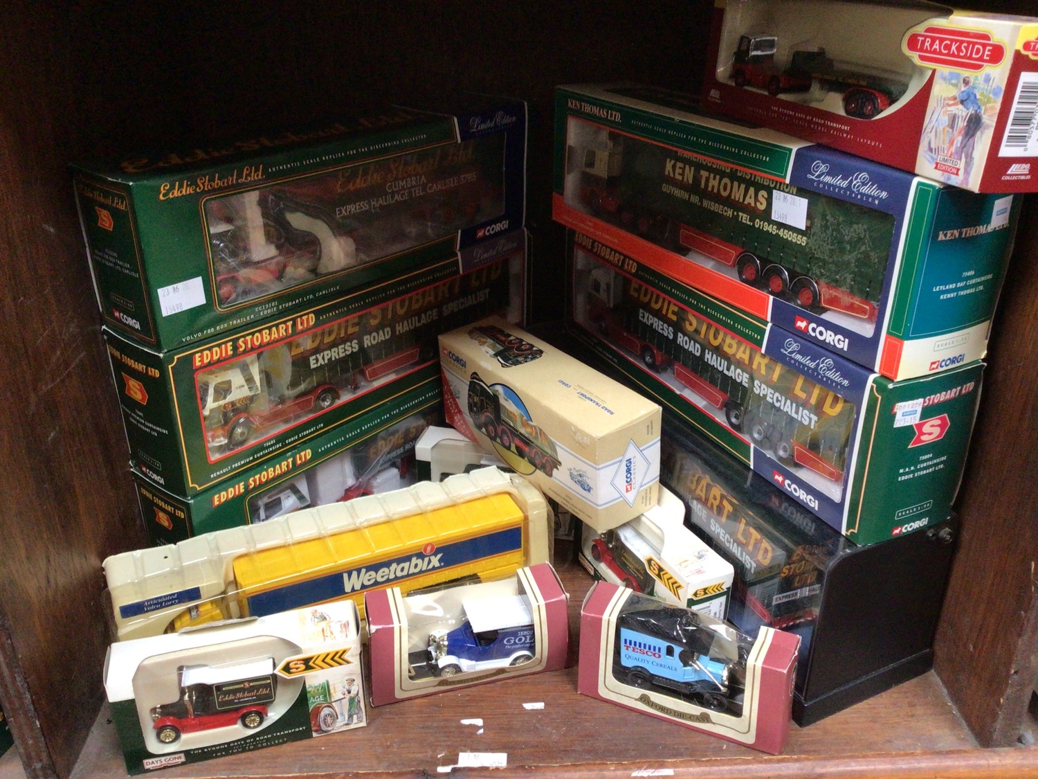 SECTION 40. A collection of 14 assorted boxed die-cast model vans ands lorries, predominantly