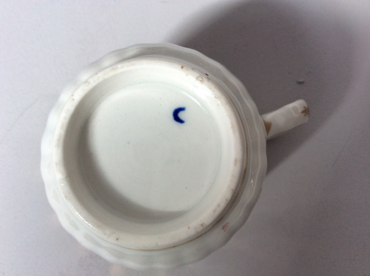 An 18th century Worcester porcelain part tea service decorated with blue and gilt sprigs, to - Image 2 of 2