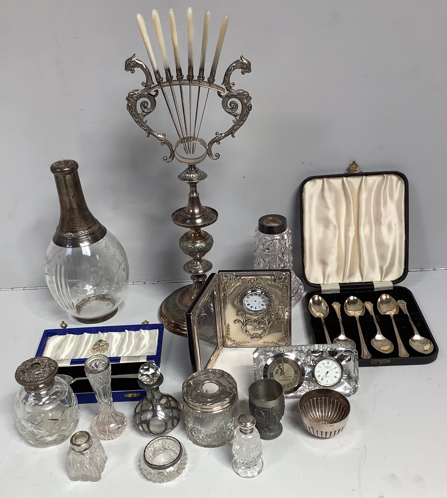 A cased set of six silver teaspoons, together with a single cased silver teaspoon, some silver