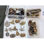 Various military cap badges and shoulder pips and a good quantity of brass buttons and patches