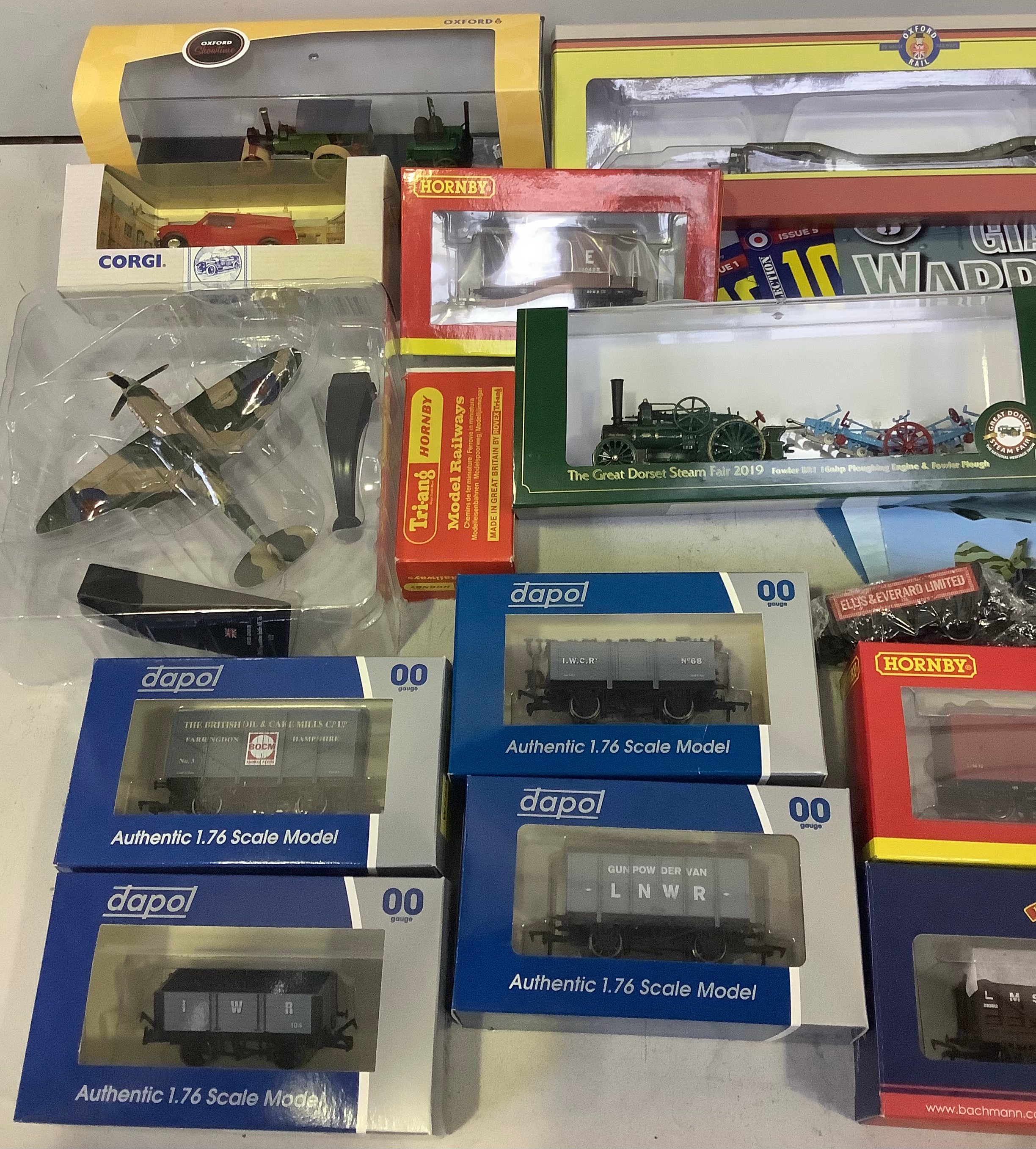 A collection of various boxed models including Dapol Isle of Wight Central Railway No.68, No. 104 - Image 2 of 3