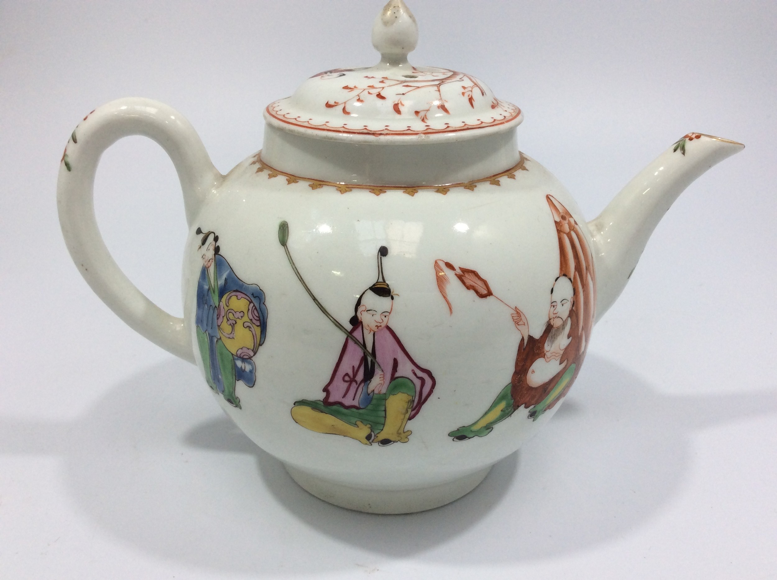 An 18th Century Worcester Teapot, of globular form with dome cover, finial and plain handle, - Bild 3 aus 4
