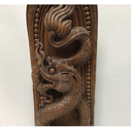 A very large hardwood carving of a dragon carved from a single piece of wood, 116cm high - Bild 2 aus 2