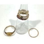 Four assorted 9ct gold rings together with a 9ct gold earring, gross weight approximately 6g