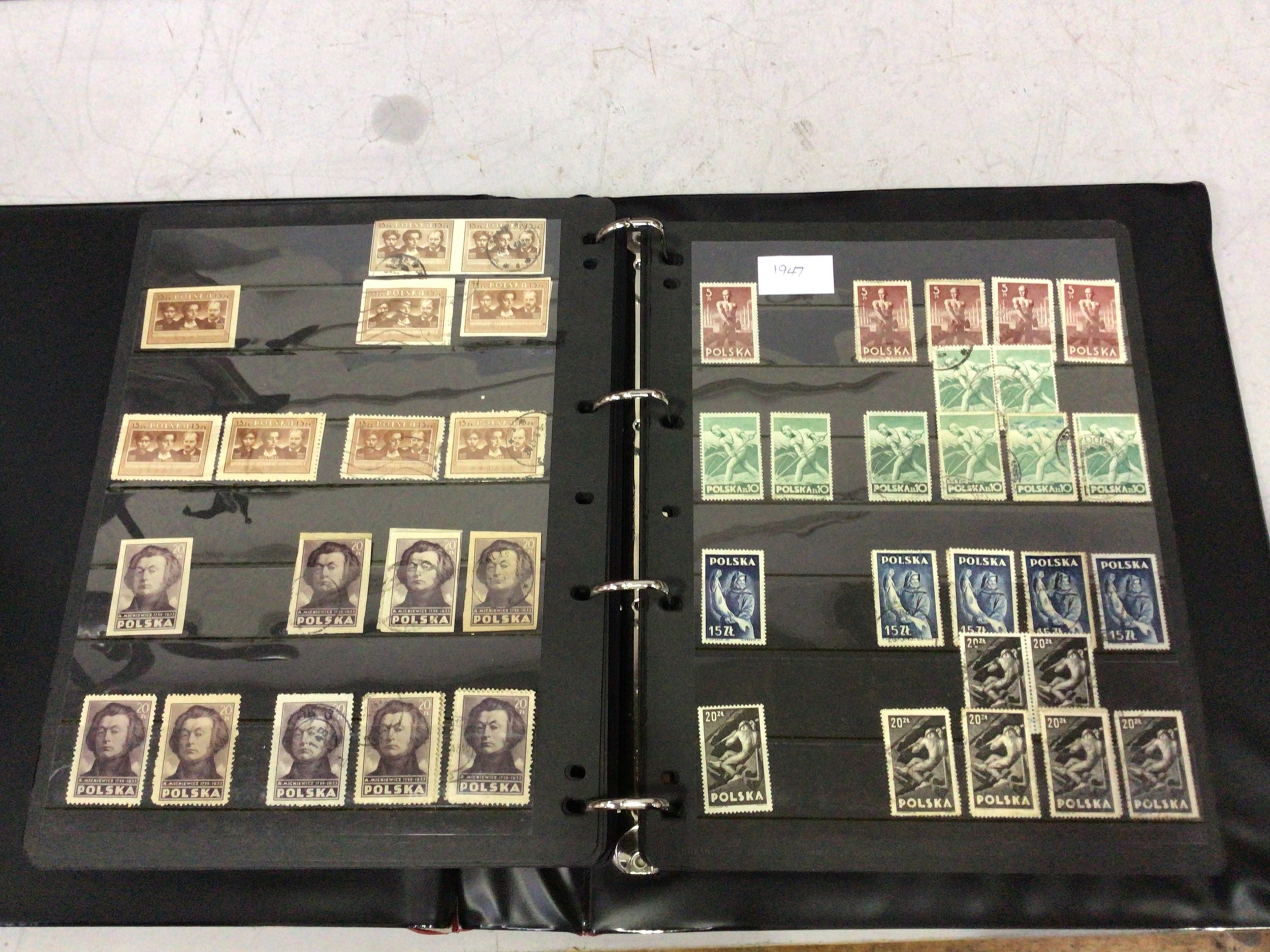 An extensive collection of Poland stamps, um/m and used, in stock cards comprising 16 ring-binder - Bild 10 aus 13