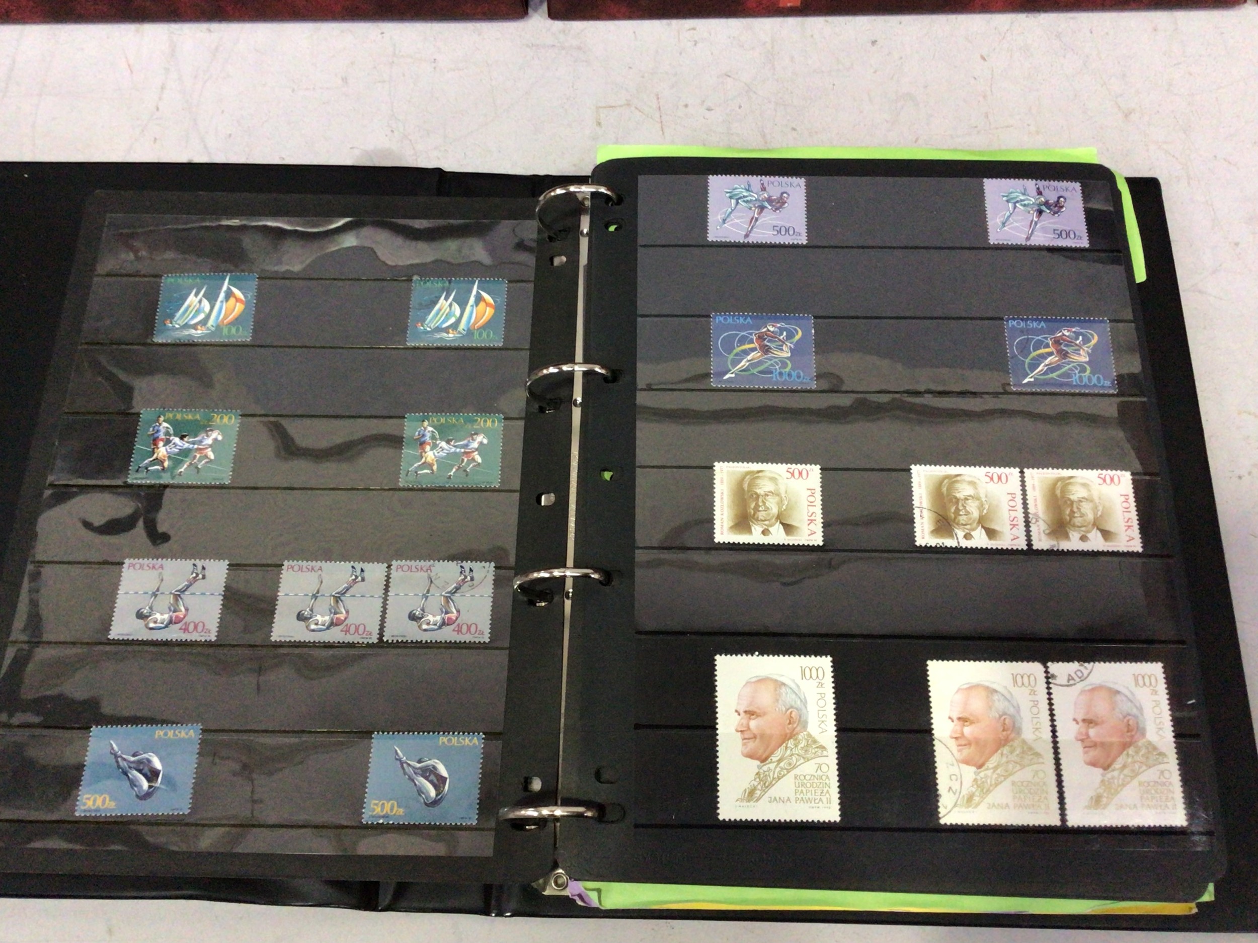 An extensive collection of Poland stamps, um/m and used, in stock cards comprising 16 ring-binder - Bild 13 aus 13