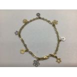 An 18ct yellow and white gold bracelet with alternating floral charms, 19cm long, 2.8g