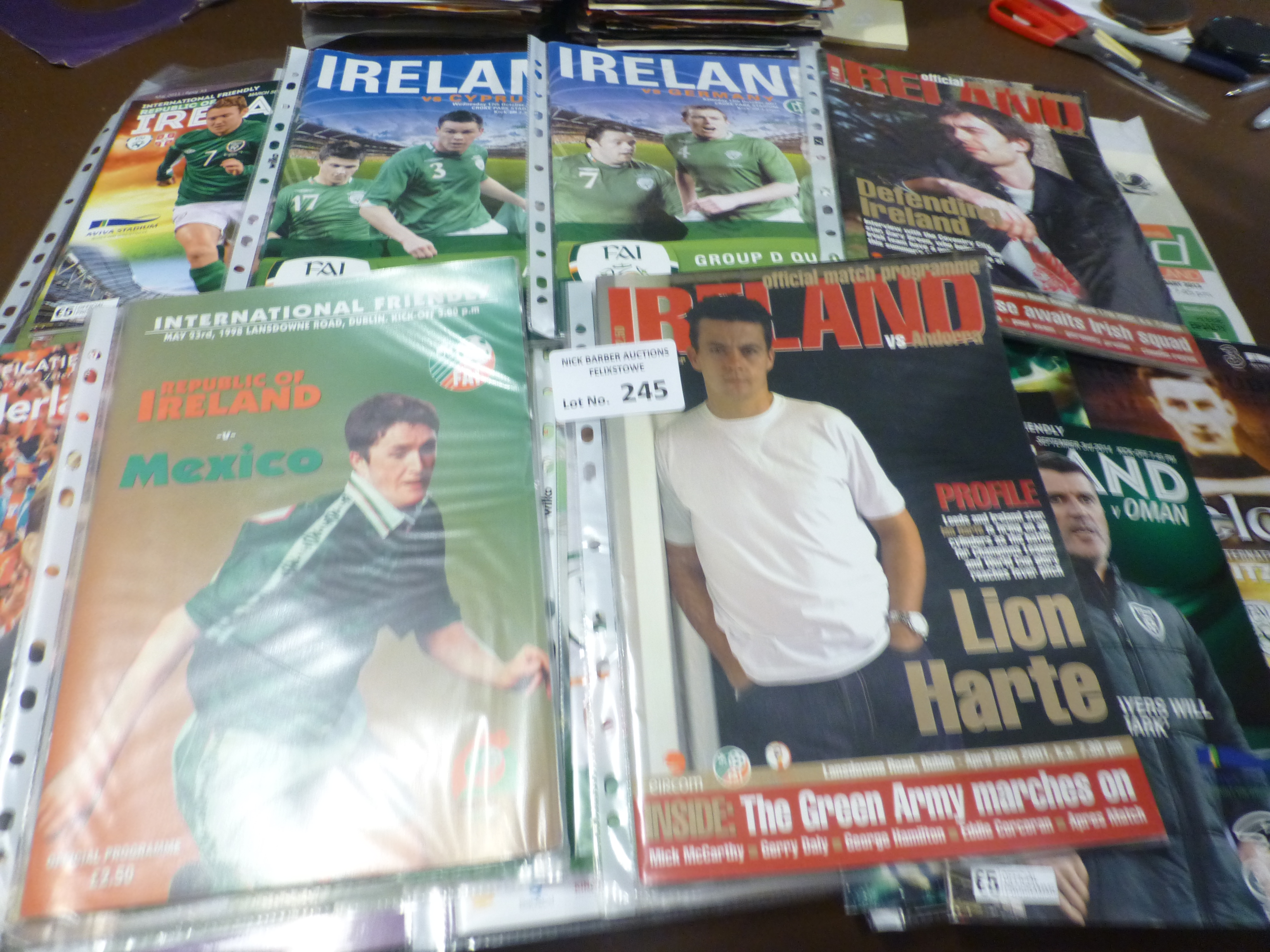 Football : Rebublic of Ireland home/away modern In - Image 3 of 3