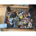 Diecast : A small box of plastic animals old/new a