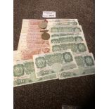 Coins : Banknotes GB £1 & 10/- banknotes - all in