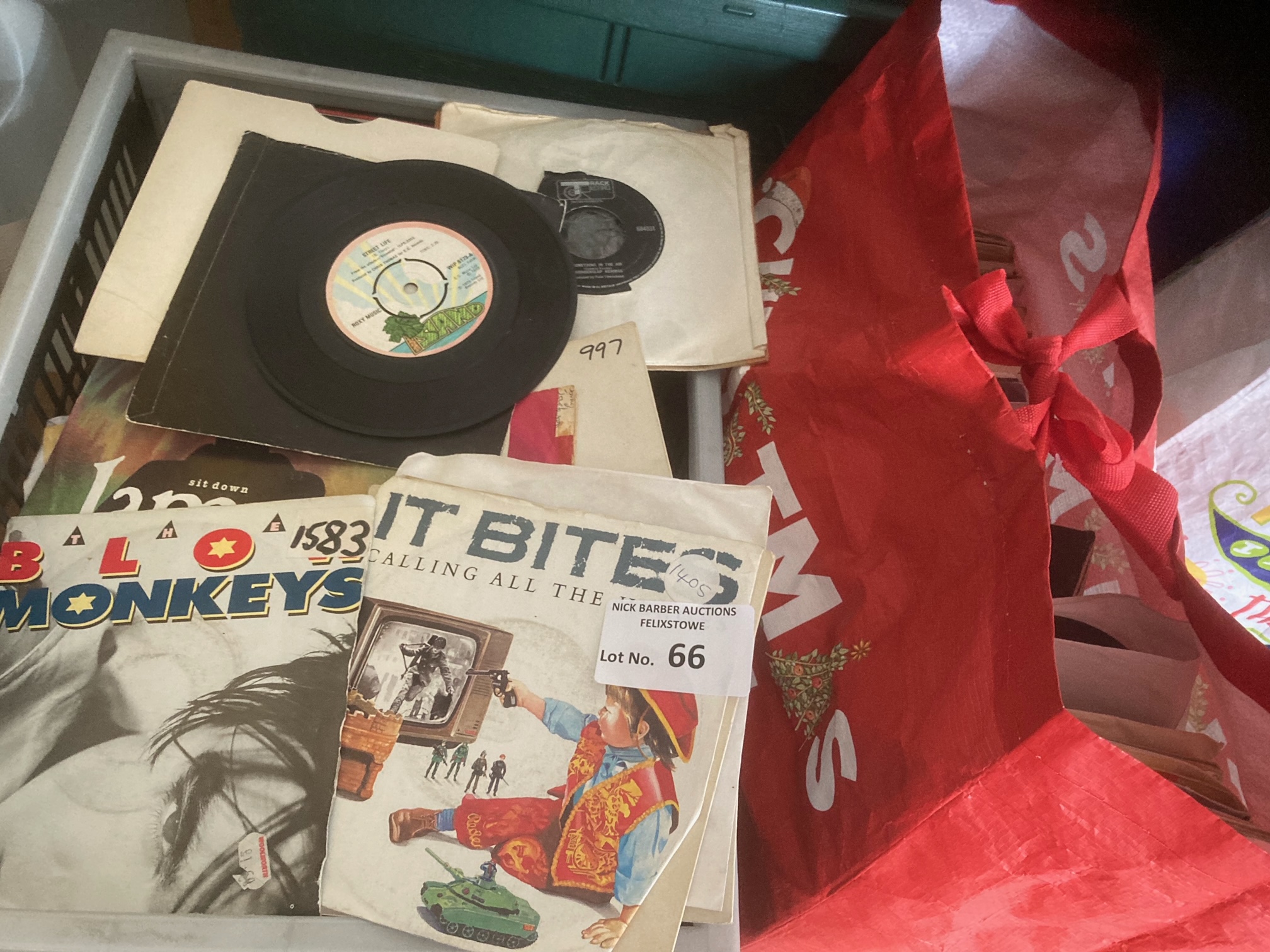 Records : Large bag of 7" singles x250 good mix -