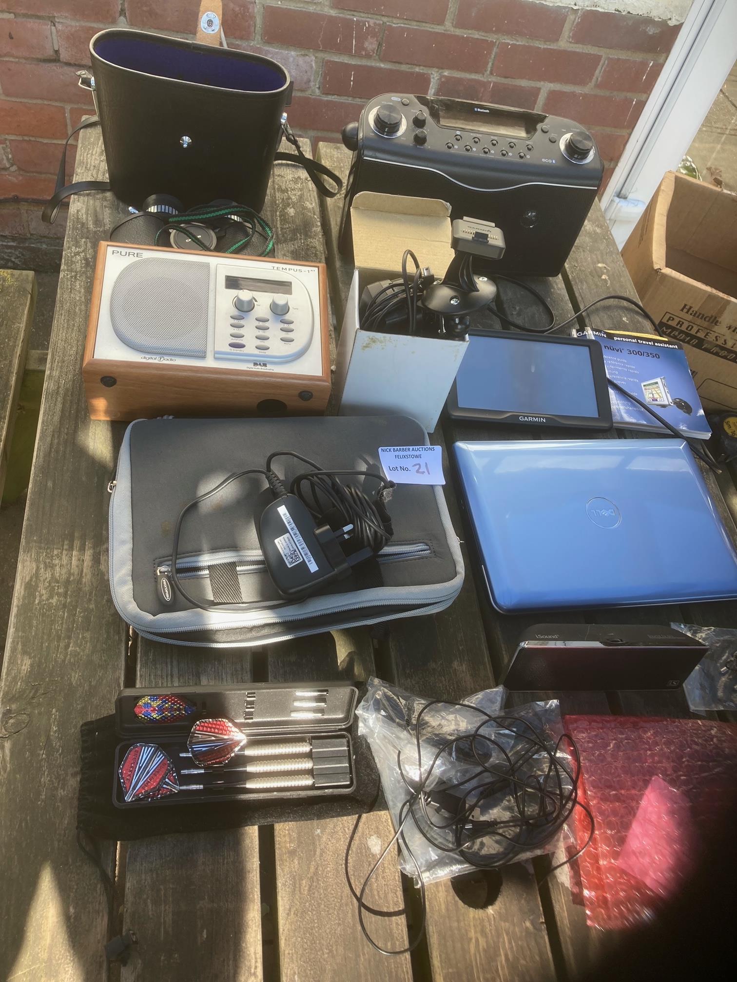 COLLECTIBLES: Various electrical/leisure items. In