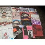 Records : Punk/New Wave - Rock box of 7" singles g