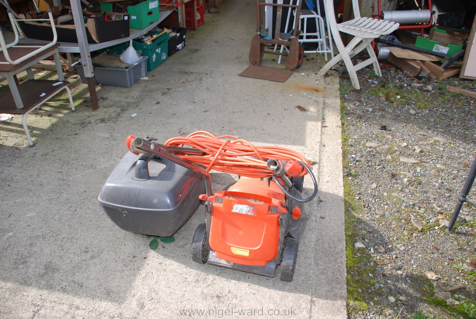 Small electric Flymo Easimo lawn mower and box - Image 3 of 4