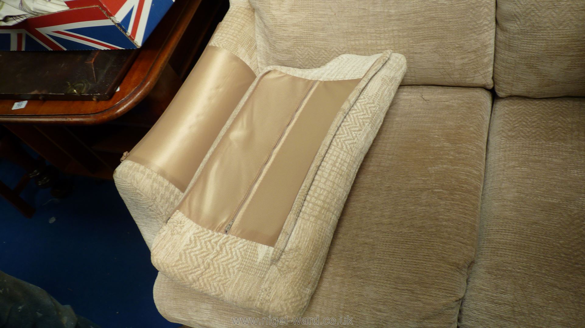 A beige three-seater settee and a matching electrically-adjusted arm-chair. - Image 6 of 6