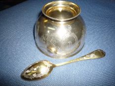 An elegant Silver Porringer having engraved decoration with trailing ivy and stylised flowers,