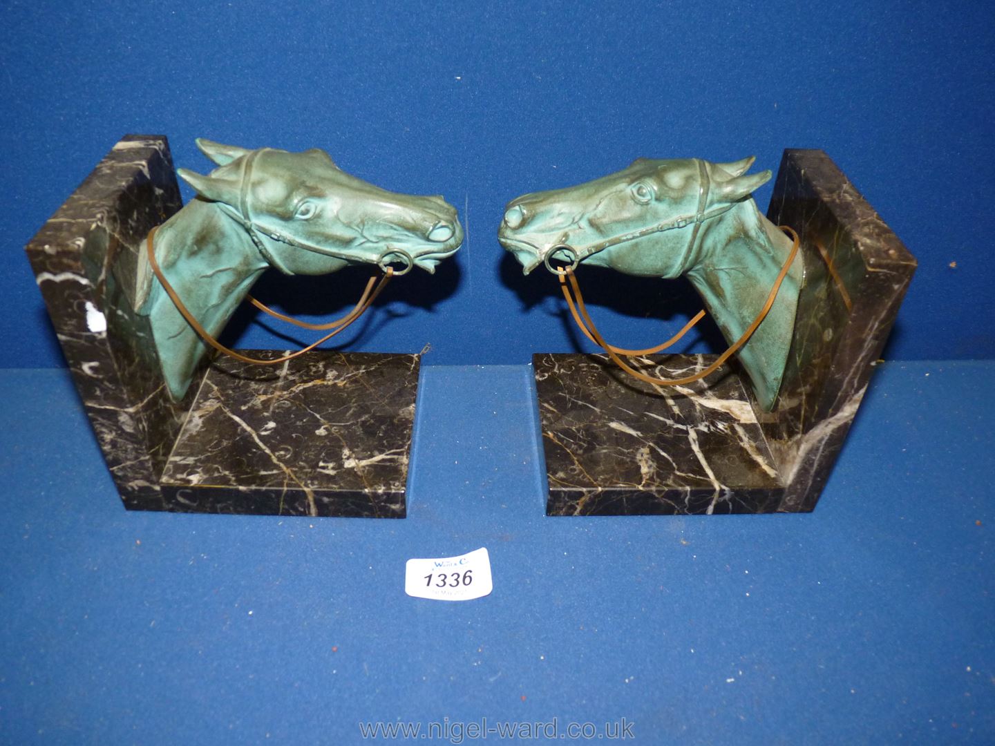 A pair of marble harnessed horse head bookends - Image 3 of 3