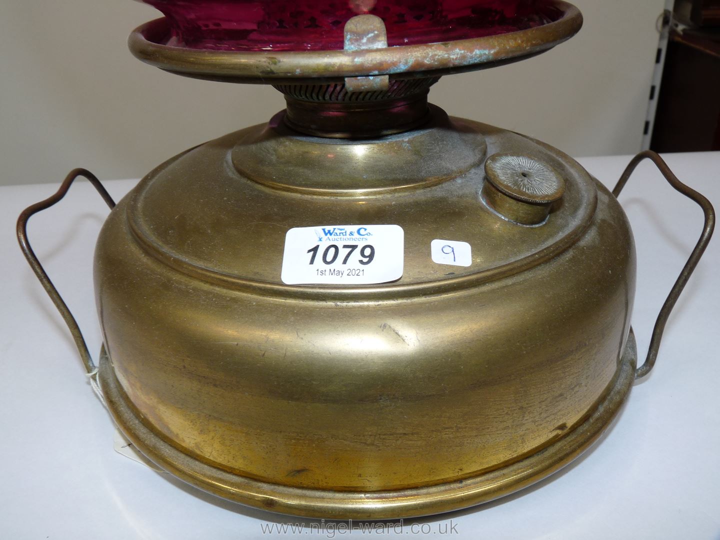 A fine Victorian church oil heater/lamp with a squat brass base fount in three pimple feet and with - Image 4 of 4