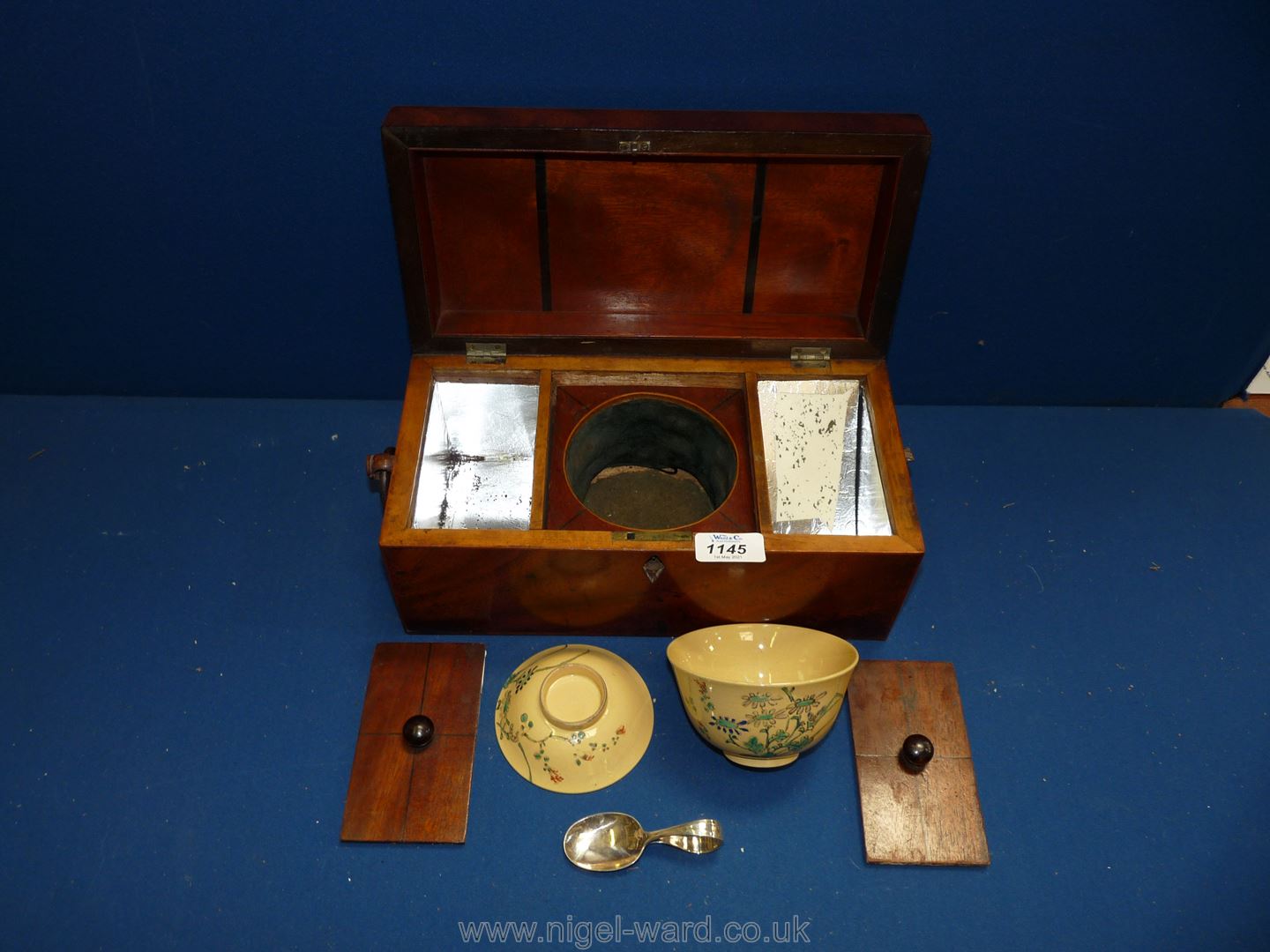 An Edwardian Walnut Tea Caddy with oval inlay to the lid with dove detail and lid opening to reveal