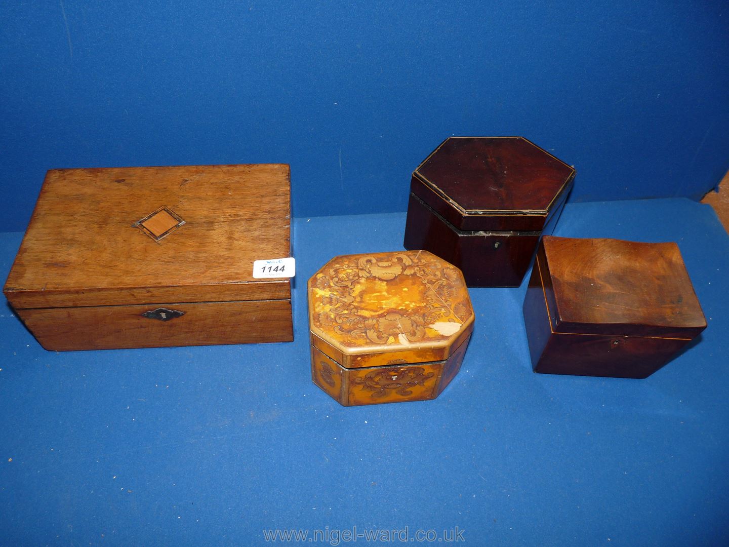 A six sided Georgian Rosewood tea Caddy, small tea caddy,