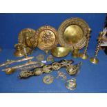 A box of miscellaneous brass, horse brasses, etc.